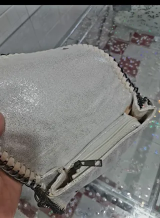 Borsetta bianca madreperlata con catena