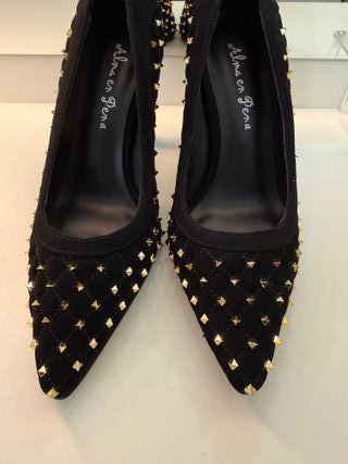 Zapatos Alma en Pena Negros Tachuelas Doradas