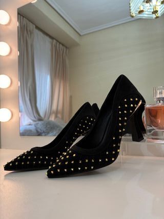 Zapatos Alma en Pena Negros Tachuelas Doradas