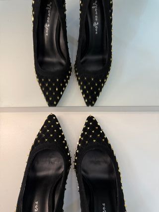 Zapatos Alma en Pena Negros Tachuelas Doradas