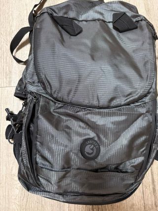 Mochila Negra y Gris