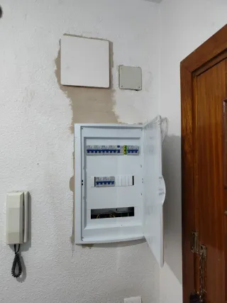 Electricista económico 24hs. Reparación fontaneria