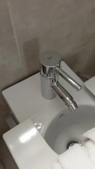 Electricista económico 24hs. Reparación fontaneria