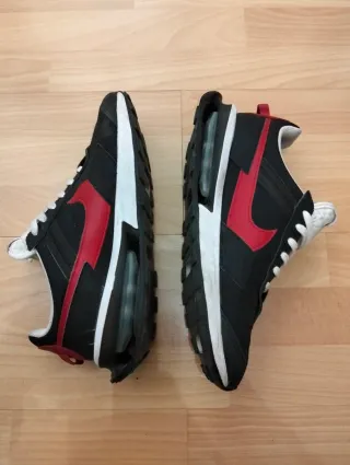 Zapatillas Nike Negras y Rojas