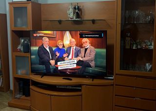 Mueble de comedor madera y cristal color nogal