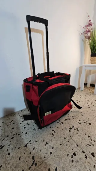 Mochila nevera con ruedas roja y negra