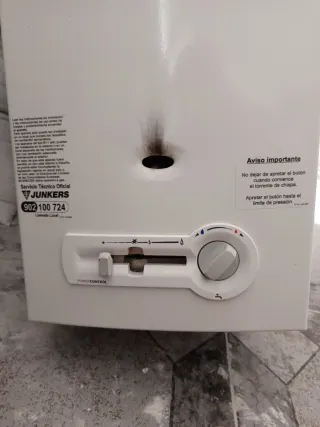 Calentador de gas Junkers blanco