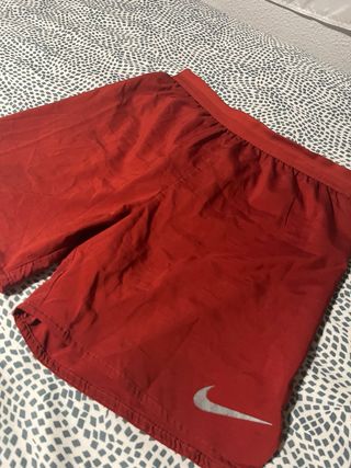 Pantalones cortos Nike rojos