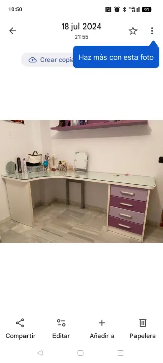 Mesa de escritorio de cristal y madera