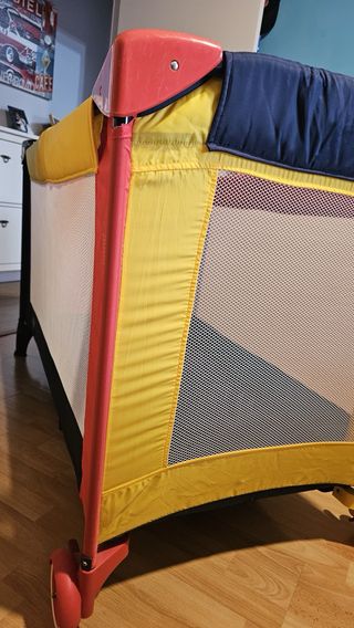 Cuna de viaje multicolor