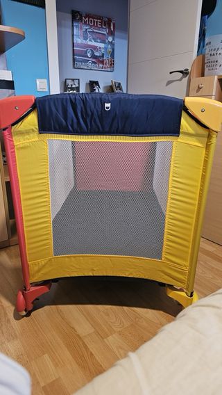 Cuna de viaje multicolor