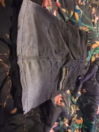 Falda Desigual Negra y Gris