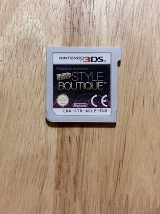 Nintendo 2DS + Tomodachi Life + New Style Boutique