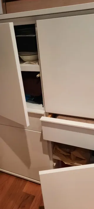 Aparador blanco lacado: 4 puertas, 2 cajones