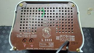 Radio antigua Blanca Pequeña