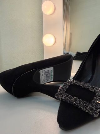 Zapatos tacón ante negro hebilla pedrería