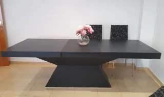 Mesa comedor diseño negra + 4 sillas
