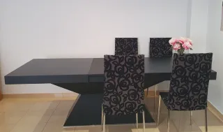 Mesa comedor diseño negra + 4 sillas