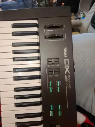 Teclado Yamaha DX27 Sintetizador Digital