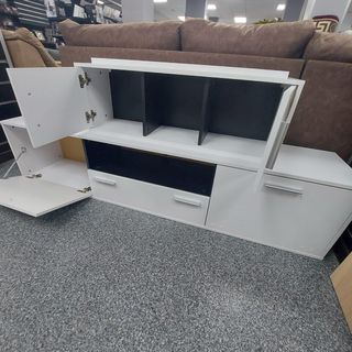 Mueble de salón blanco y negro