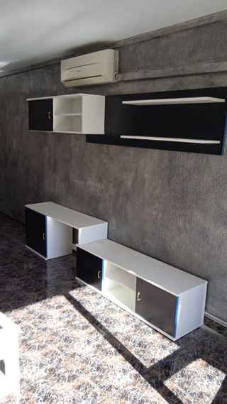 Mueble de salón blanco y negro
