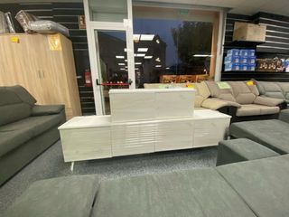 Mueble de salón blanco y negro