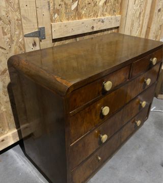 Aparador de madera con cajones