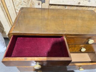 Aparador de madera con cajones