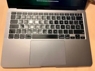 MacBook Air 2020 i5 512GB – PANTALLA ROTA