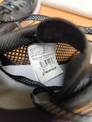 Zapatillas clavos Kiprun negras y plateadas