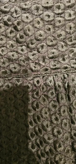 Falda negra con mucho estilo