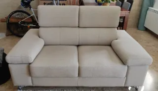 Sofá 2 plazas beige con asientos deslizantes