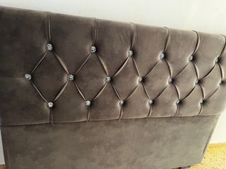 Cabezal de cama tapizado con cristales