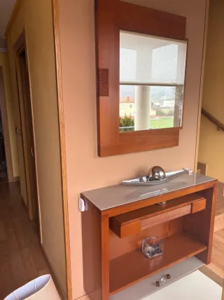 Mueble recibidor madera maciza y cristal