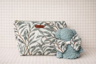 Neceser floral hecho a mano + osito