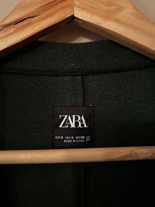 Abrigo largo Zara verde
