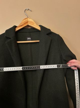 Abrigo largo Zara verde