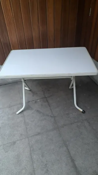 Mesa plegable blanca