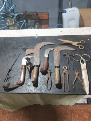 Hoz y tijeras antiguas vendo conjunto