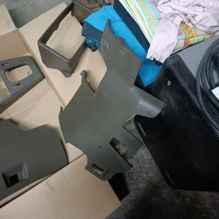 Tapa bajo volante BMW e28