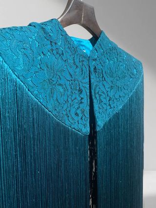 Mantón encaje flecos largos