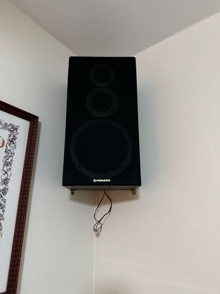 Equipo de música Pioneer con altavoces