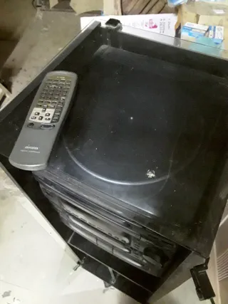 Cadena Aiwa con vitrina