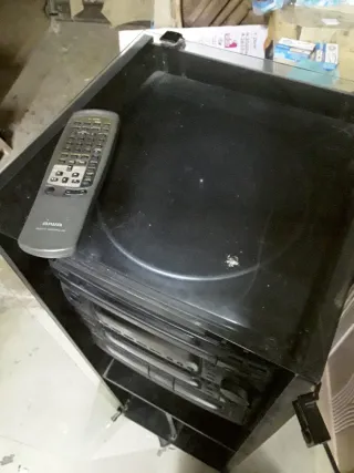 Cadena Aiwa con vitrina