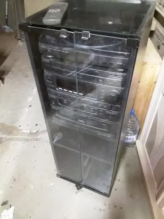 Cadena Aiwa con vitrina