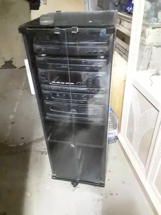 Cadena Aiwa con vitrina