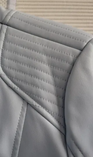 Cazadora efecto piel azul