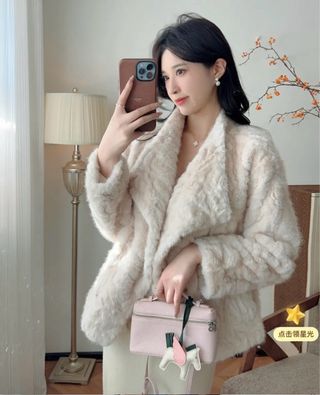 Abrigo de pelo beige y rosa