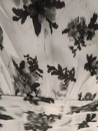 Vestido Zara floral talla M