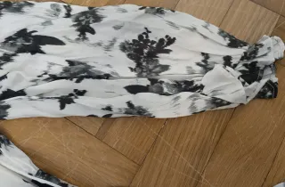 Vestido Zara floral talla M